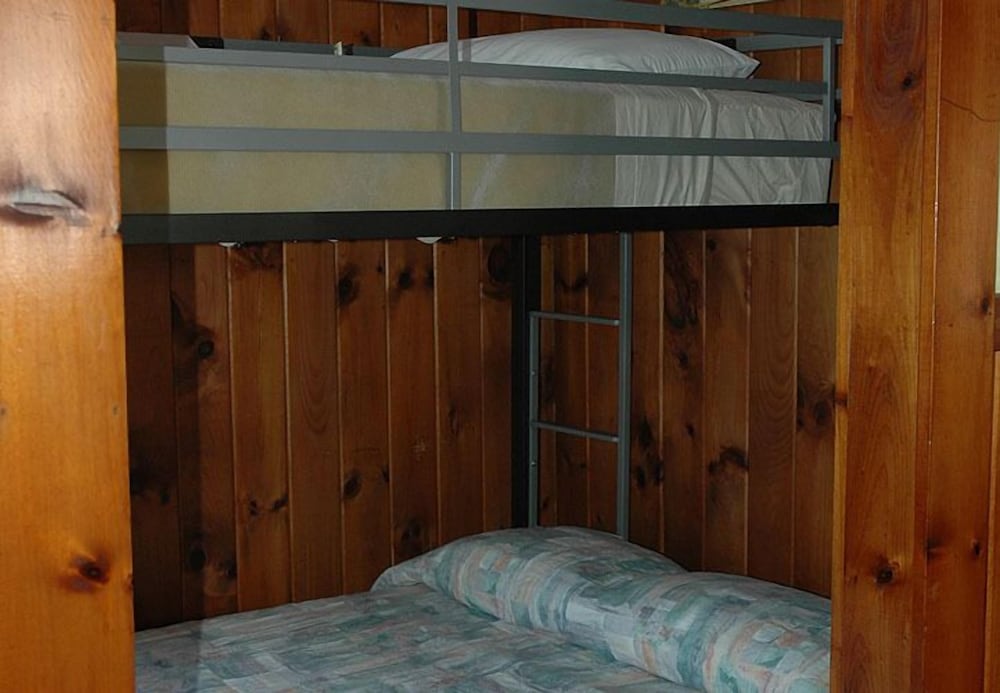 Standard Cottage, 1 Bedroom with Queen, Den with Bunk Bed, Kitchen