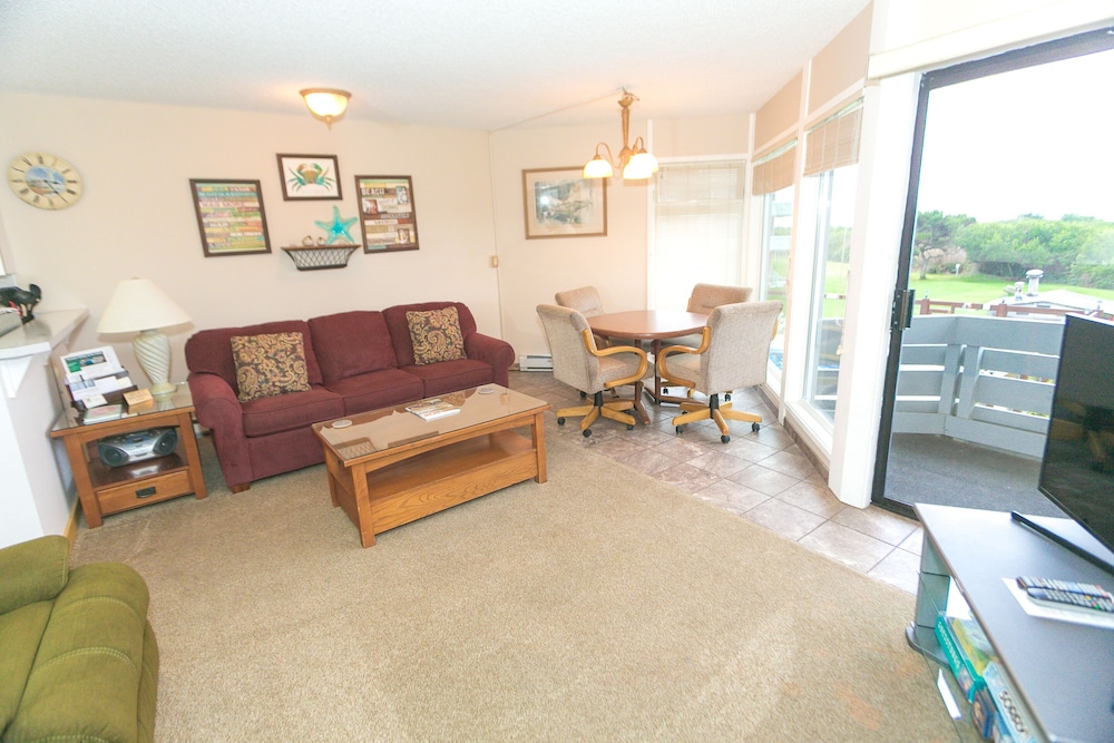 Signature Room, 1 King Bed with Sofa bed, Kitchen, Pool View (1 Bedroom Unit- Room 211-Pet Friendly) - Photo 3