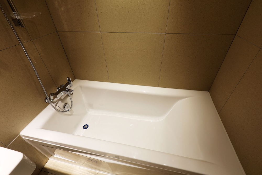 Twin Room - Photo 11