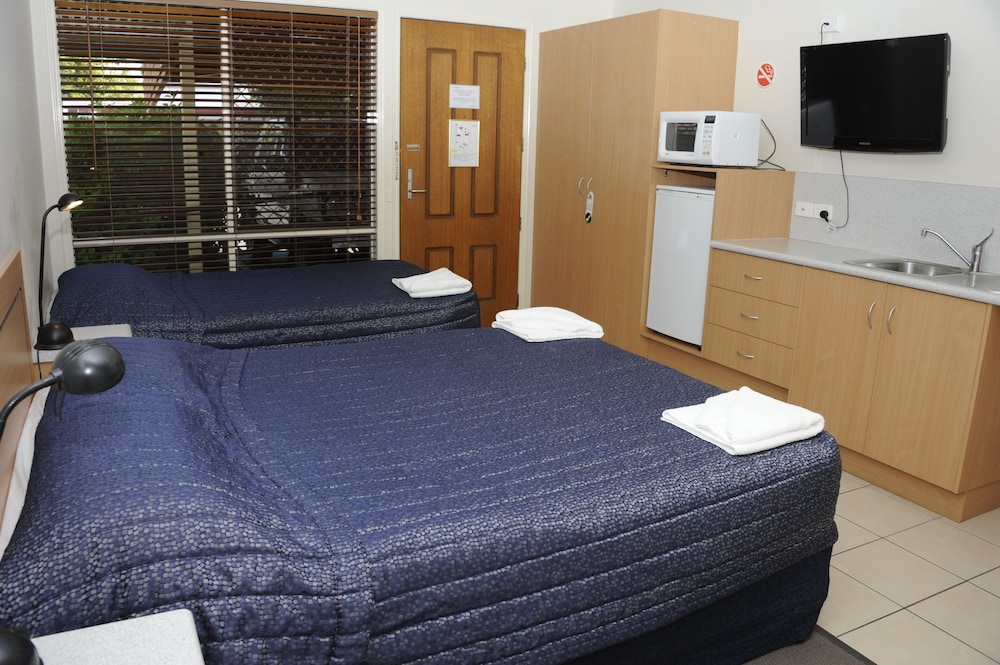 Deluxe Room (Q&KS), Non Smoking (Standard Deluxe Room) photo 3