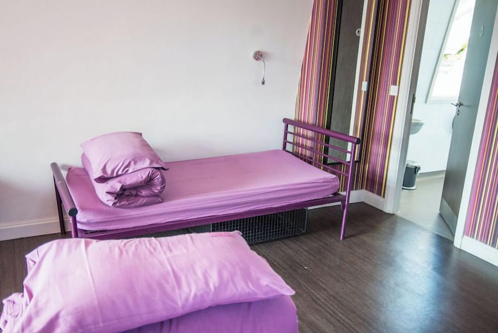 Bed in 2-Bed Female Dorm Ensuite photo 1