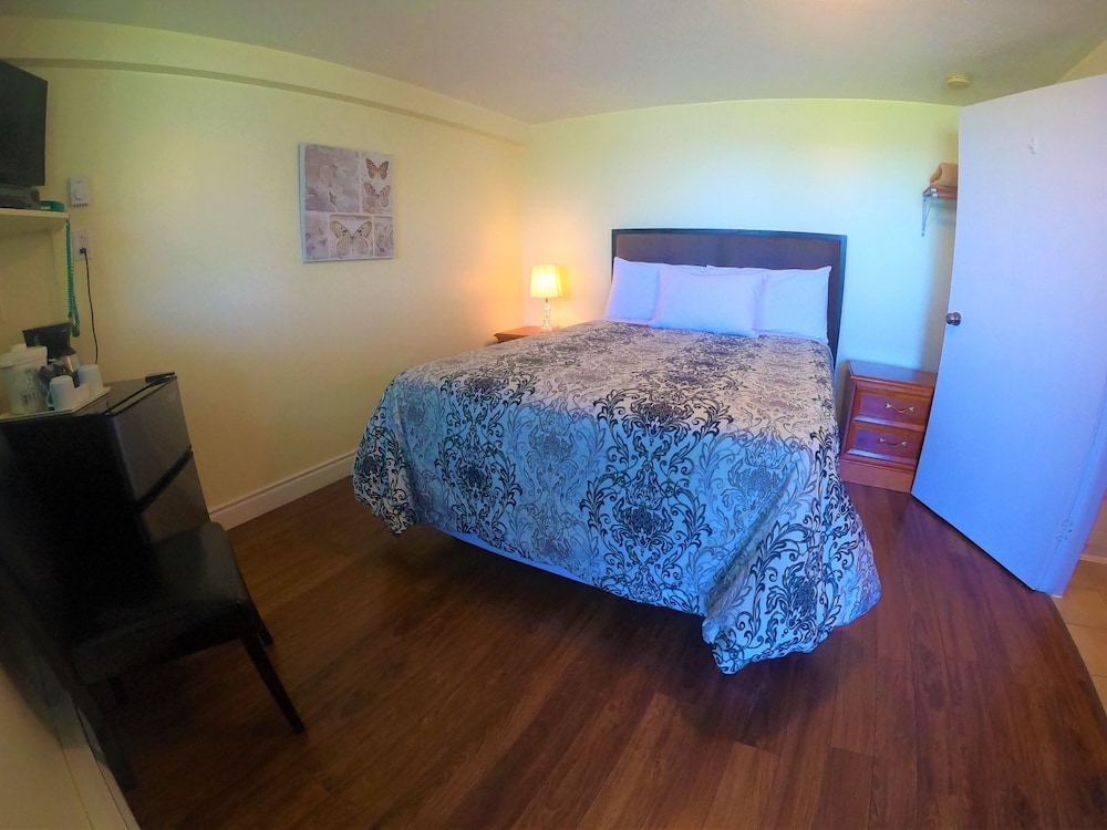 Standard Room, 1 Queen Bed photo 1