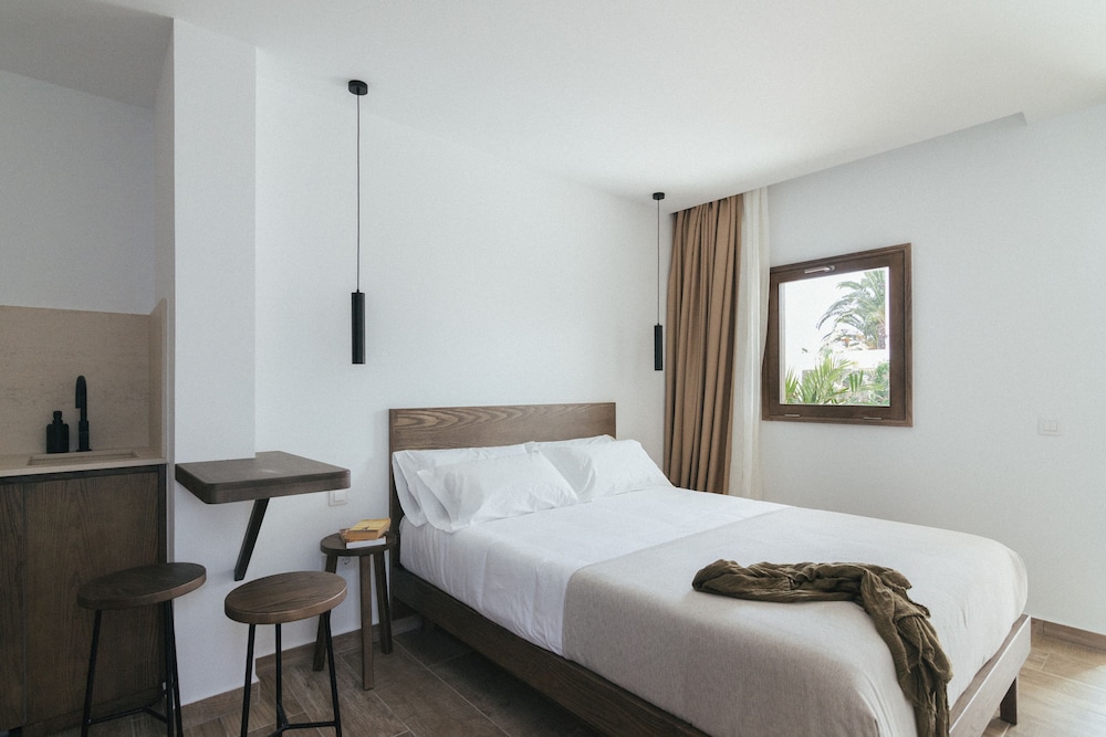 Studio Suite (03)