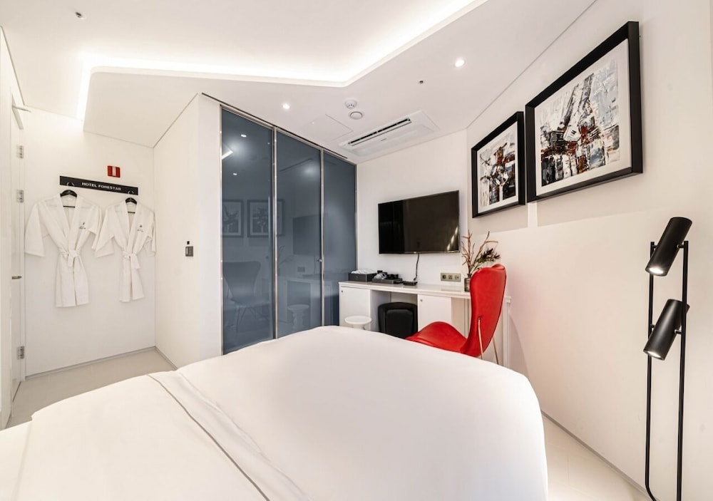 Run Of House(Randomly assigned upon check-in : Standard or Deluxe or Semi Suite) / No Parking - Photo 2