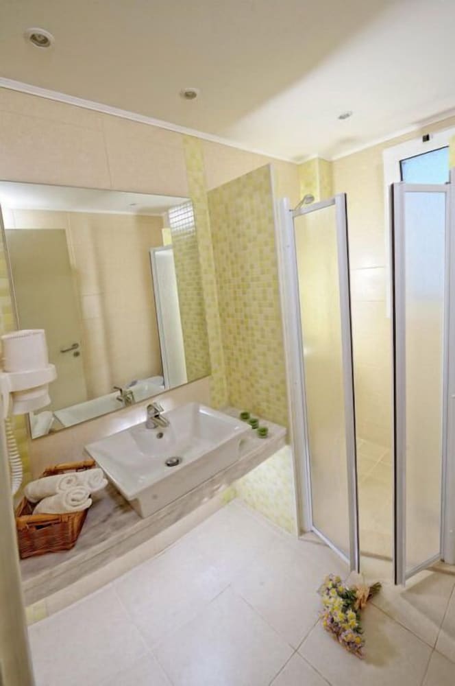 Standard Room, 2 Twin Beds photo 2