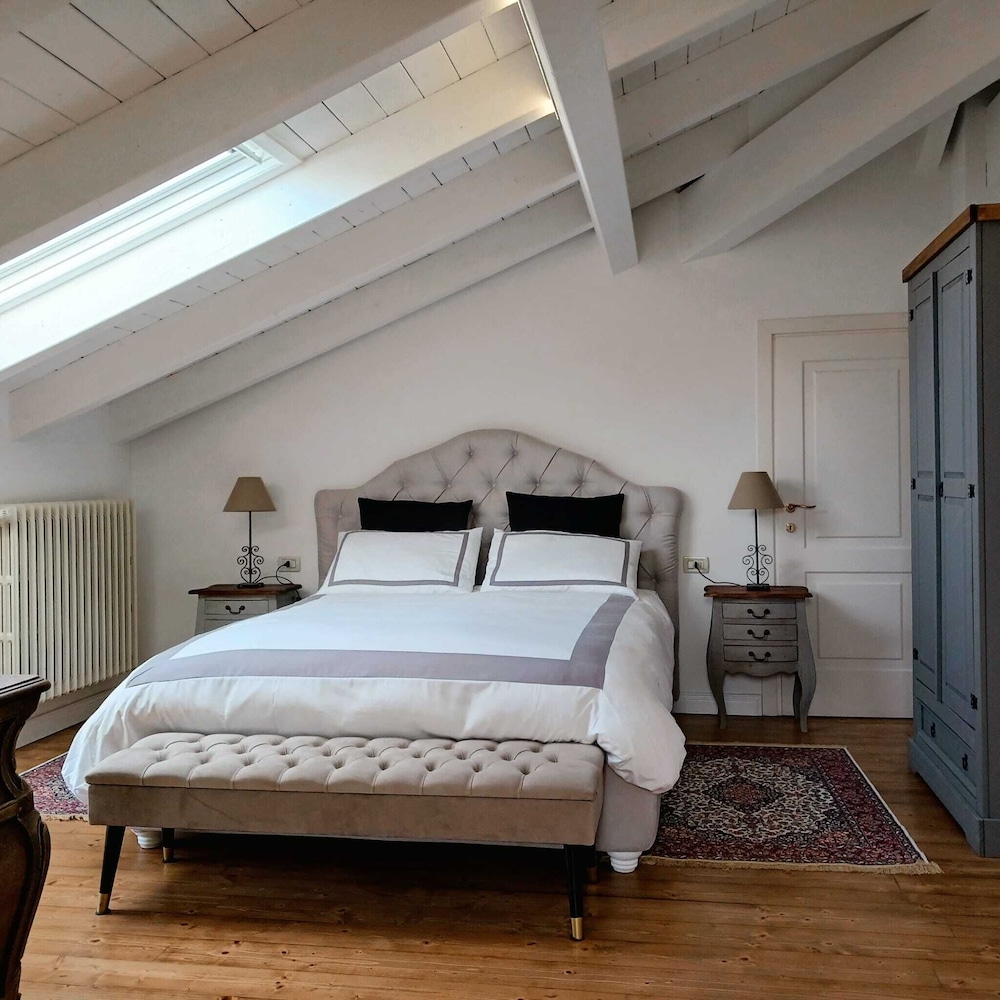 Luxury Suite, 1 King Bed with Sofa bed, Non Smoking, Hill View