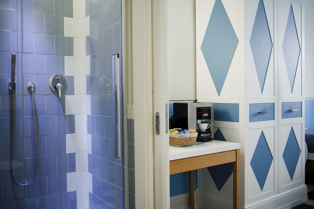 Deluxe Double or Twin Room (Suite Pantheon Via della Croce 33) photo 3