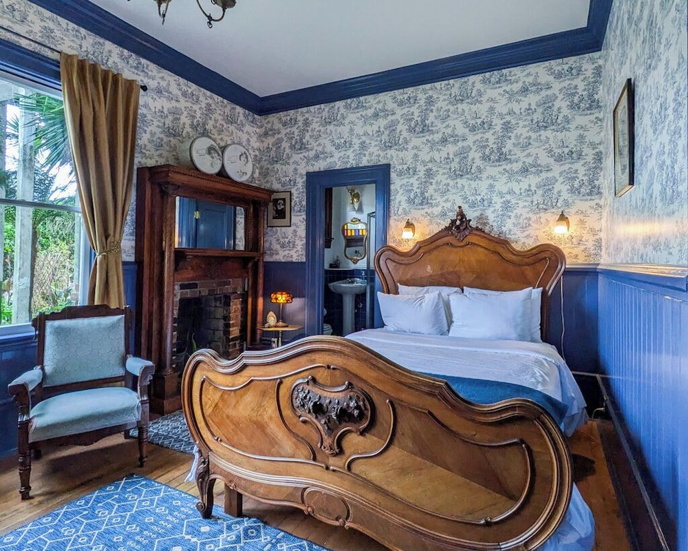 Classic Room, 1 Queen Bed, Garden View (Not Pet Friendly)