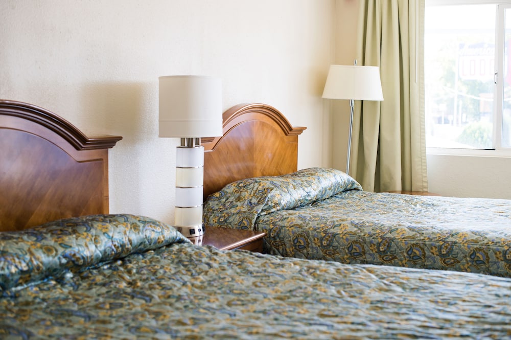 Standard Double Room, 2 Queen Beds photo 1