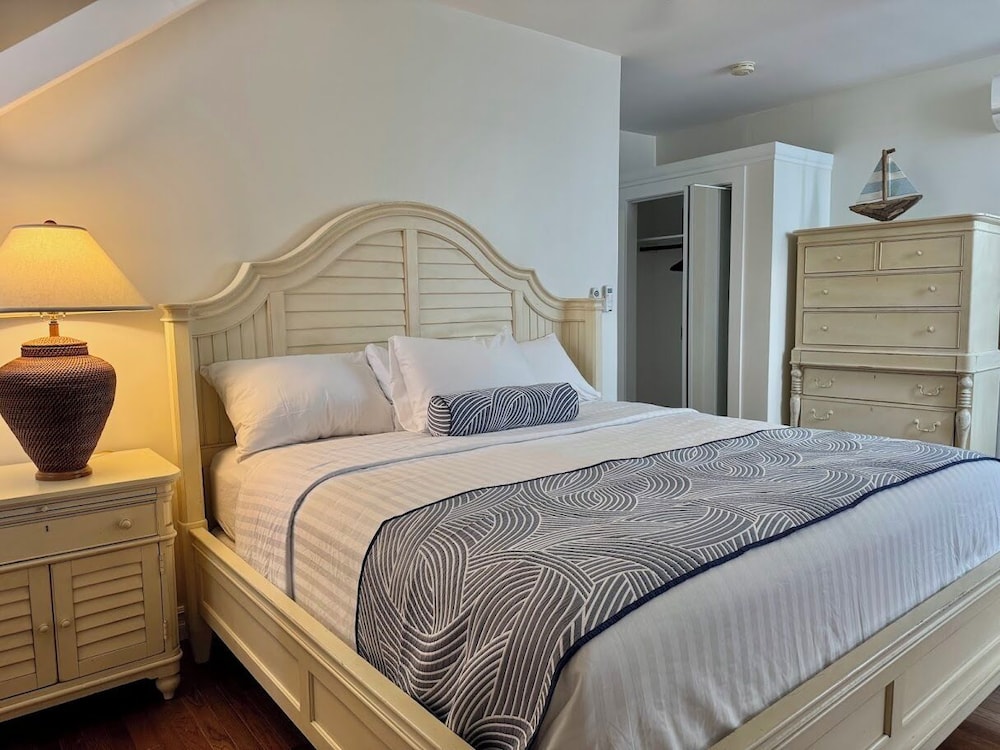 Luxury Suite, 1 King Bed, Ocean View