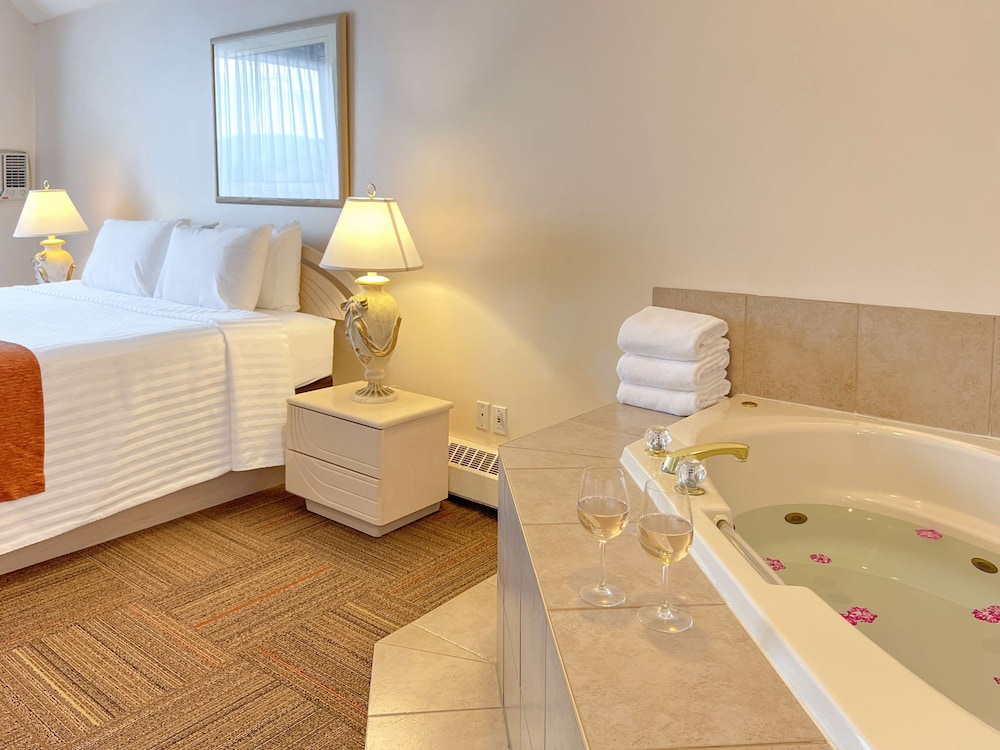 Honeymoon Room - Photo 4