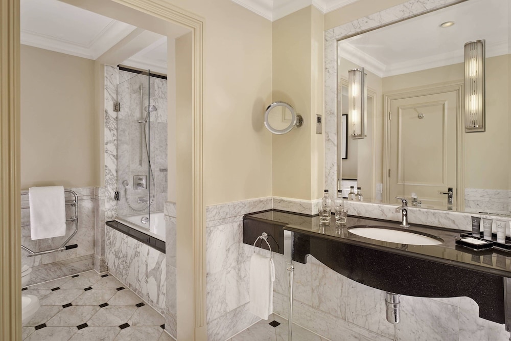Deluxe Room, 1 Queen Bed