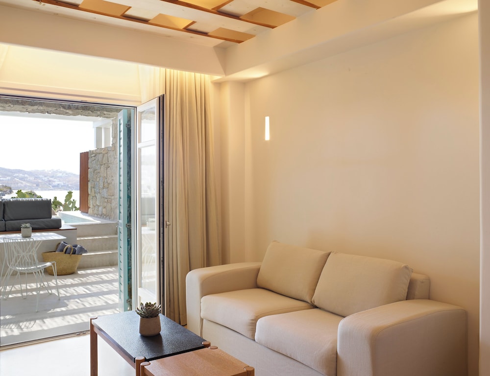 Bill&Coo Suite with Plunge Pool and Sea View - Photo 1