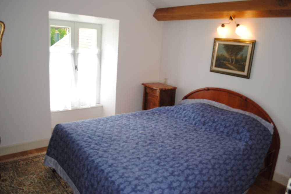 Double Room, Shared Bathroom (Cécile) photo 2