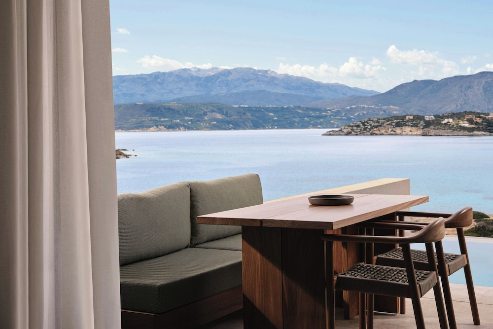 Deluxe Suite, 1 King Bed with Sofa bed, Sea View (Private Pool)