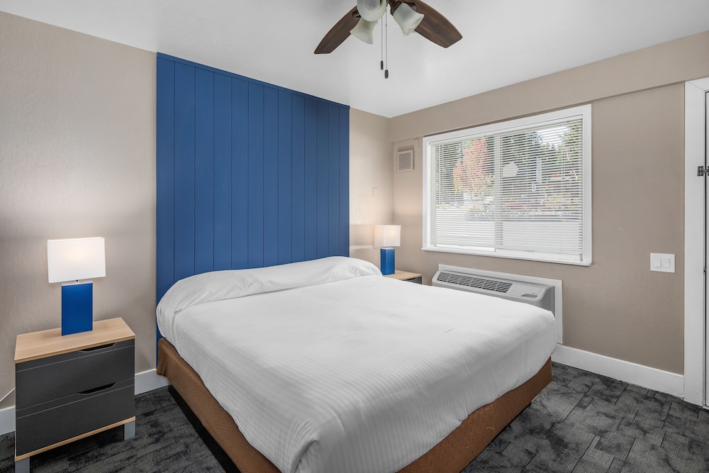Standard Room, 1 King Bed