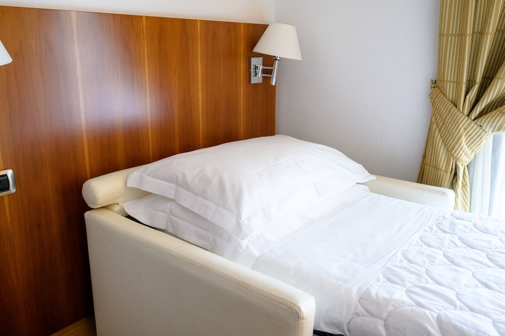 Deluxe Triple Room - Photo 2