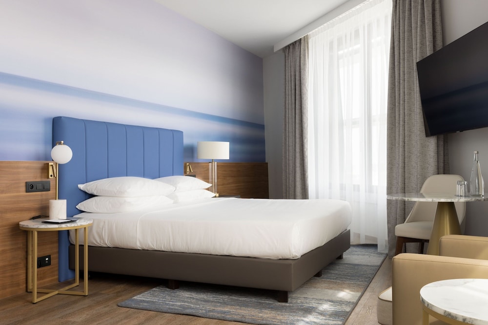 Deluxe Room, 1 King Bed, Sea View - Photo 5
