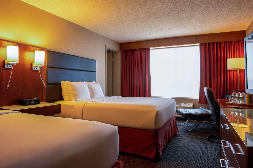 Premium Room, Multiple Beds, Non Smoking - Photo 1