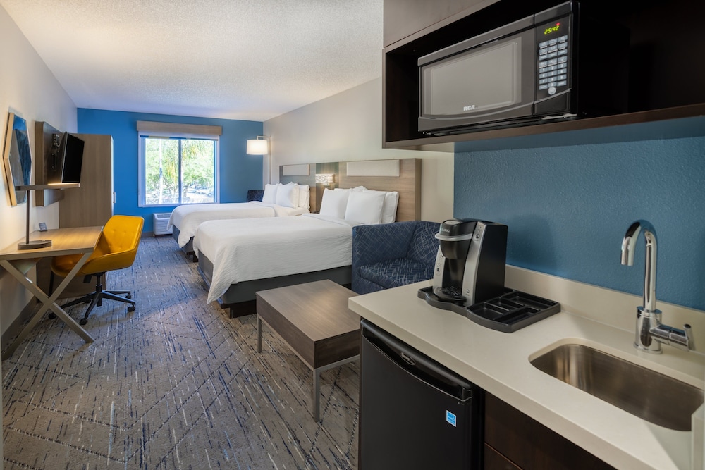 Suite, 2 Queen Beds - Photo 1