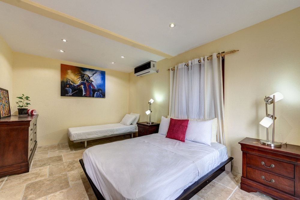 Luxury Villa, Ocean View photo 2