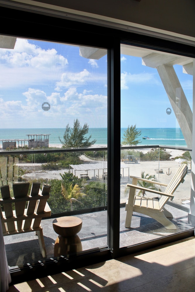 ROYAL Oceanview "Barefoot" Suite - Photo 3