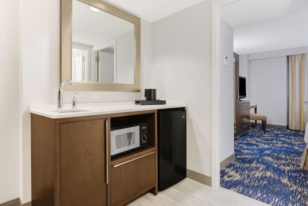 Suite, Multiple Beds, Non Smoking - Photo 4