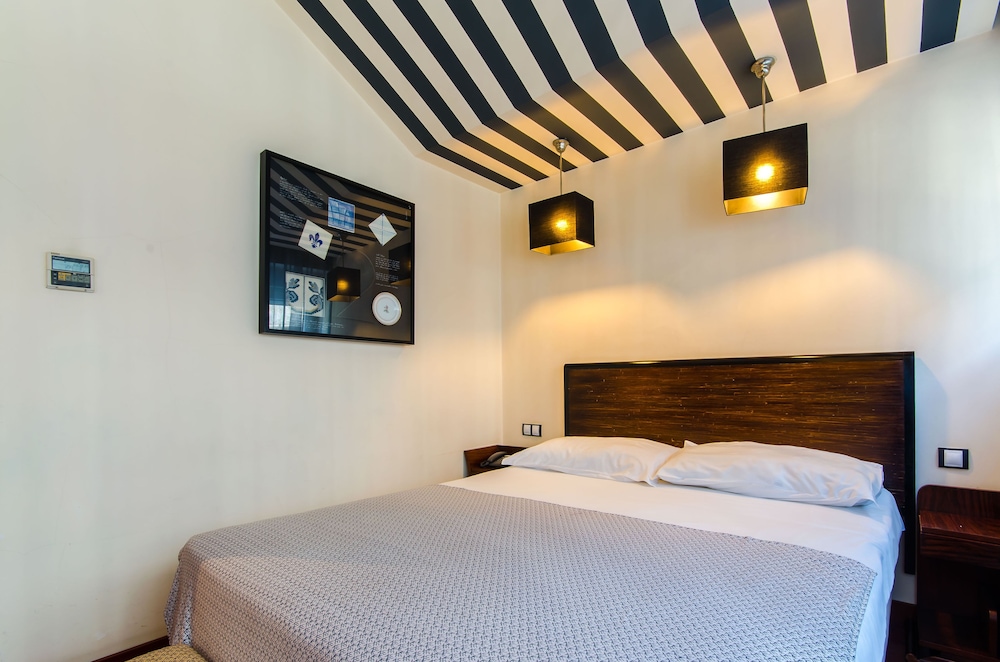 Deluxe Double or Twin Room - Photo 3