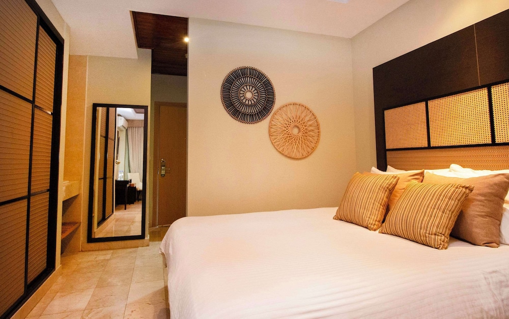 Standard Room, 2 Queen Beds, Non Smoking - Photo 6