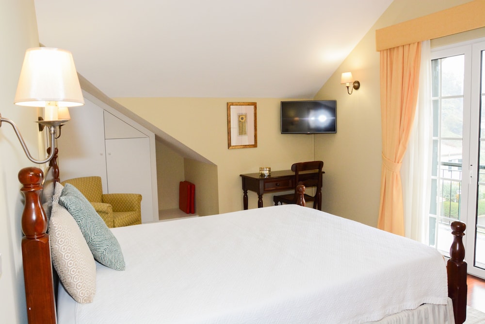 Double or Twin Room - Photo 12