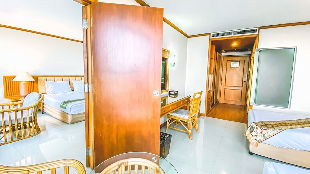 Deluxe Twin Room photo 3