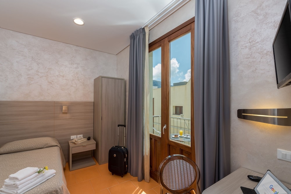 Single Room, Balcony photo 2