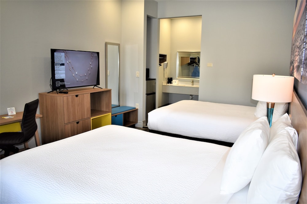 Comfort Room, 2 Queen Beds, Non Smoking - Photo 22