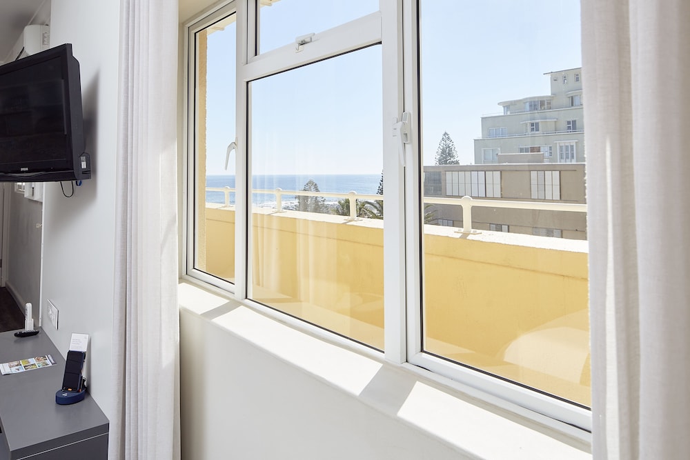 Superior Studio, 1 King Bed, Sea View - Photo 5