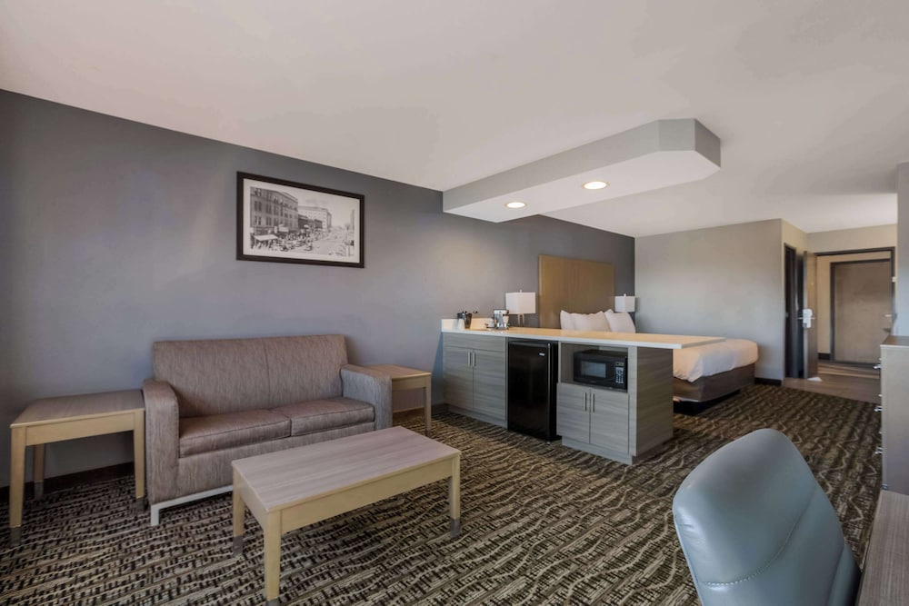 Suite, 1 King Bed with Sofa bed, Non Smoking - Photo 5