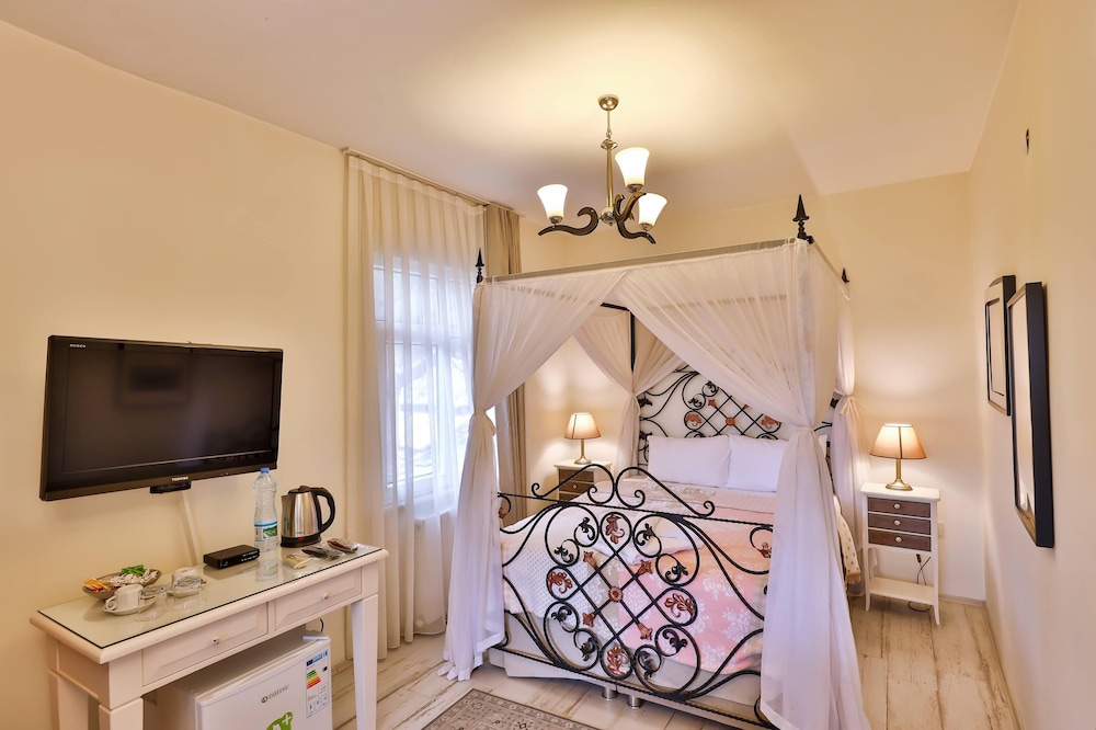 Nehir Manzarali Jakuzili Deluxe Oda