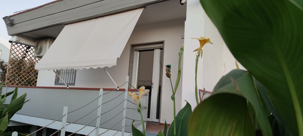 Premium Double Room, Private Bathroom, Hill View photo 2