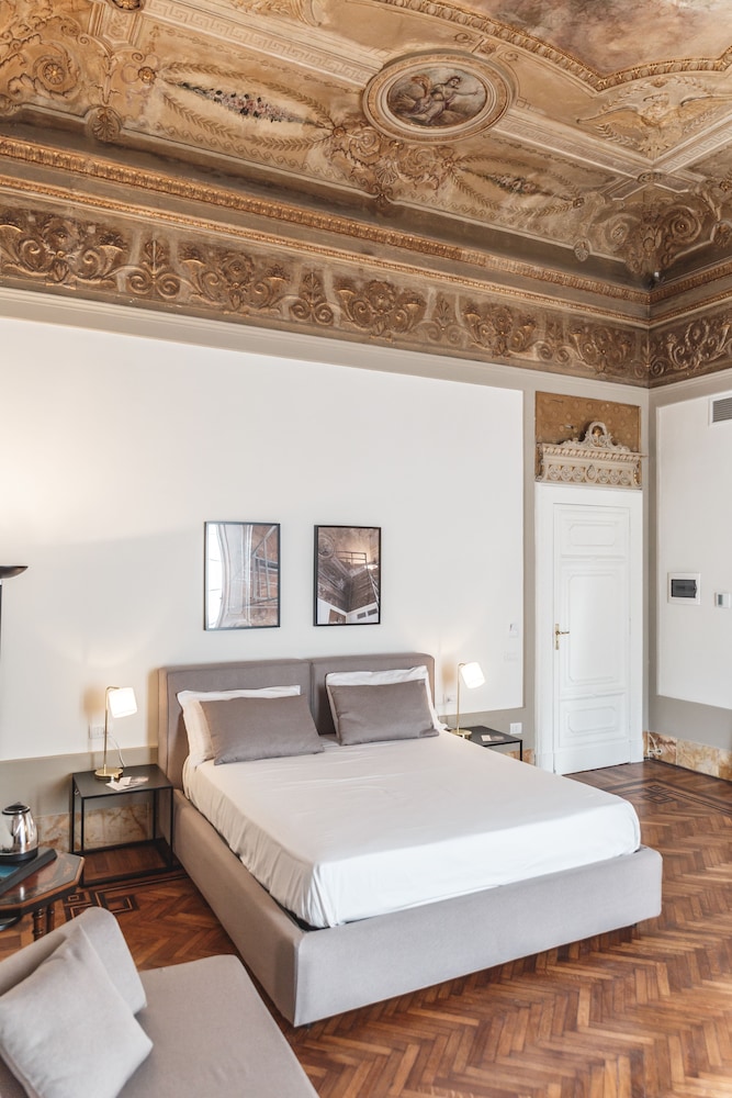 Deluxe Suite, Balcony, City View