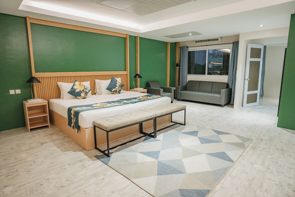 Luxury Suite, Kitchenette, City View