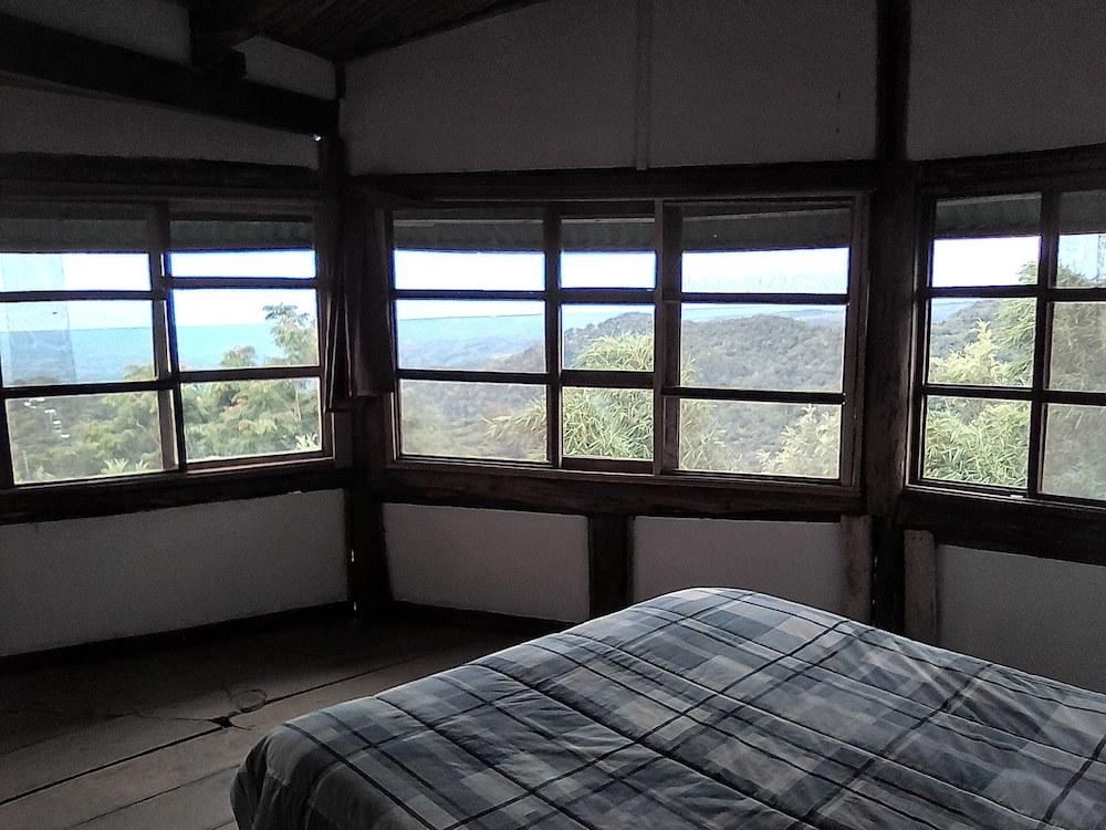 Family Cabin, 5 Bedrooms, Balcony, Mountain View photo 3