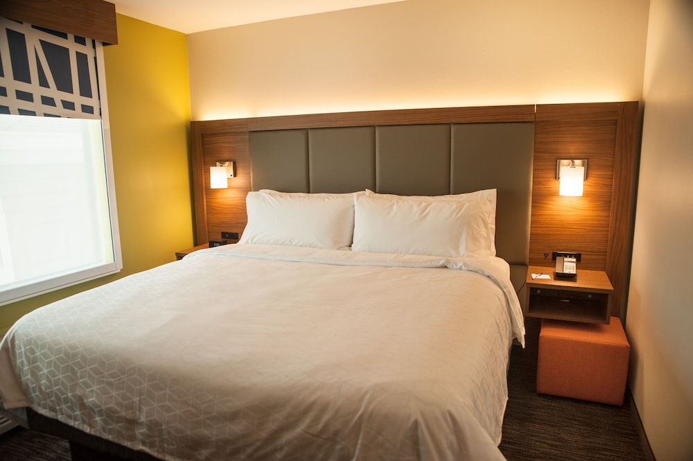 Suite, 1 King Bed with Sofa bed (Extra Floor Space) - Photo 2