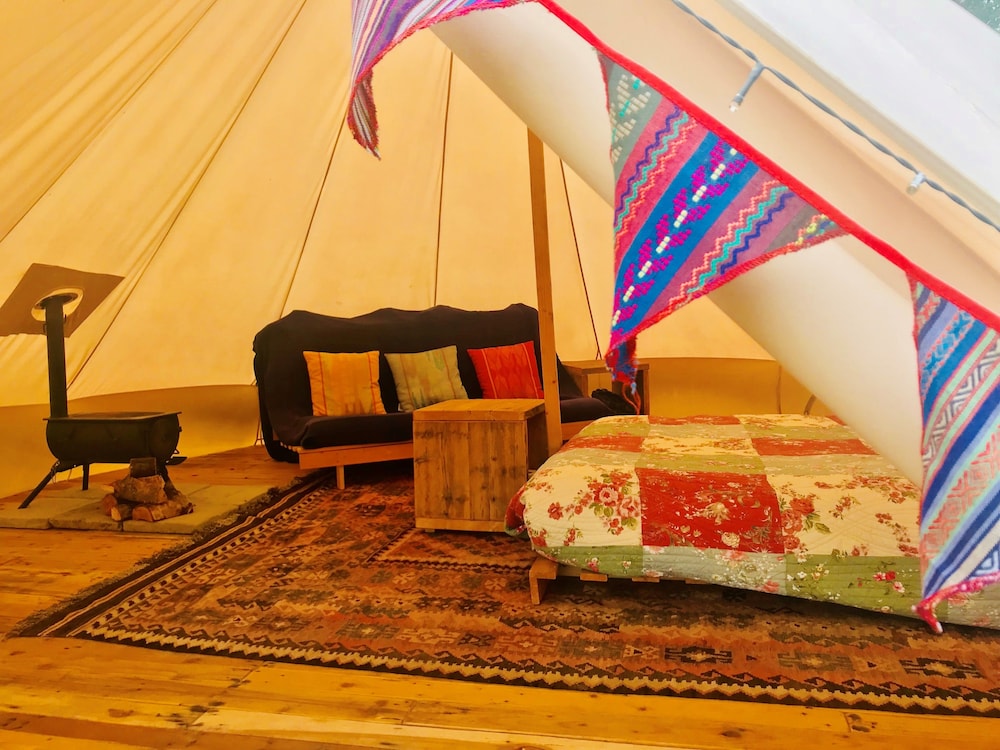 Romantic Tent, 1 Double Bed, Fireplace, Garden View photo 3
