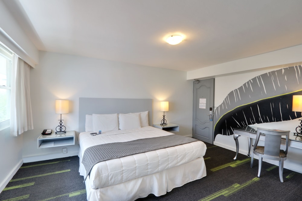 Superior Room, 1 King Bed photo 2