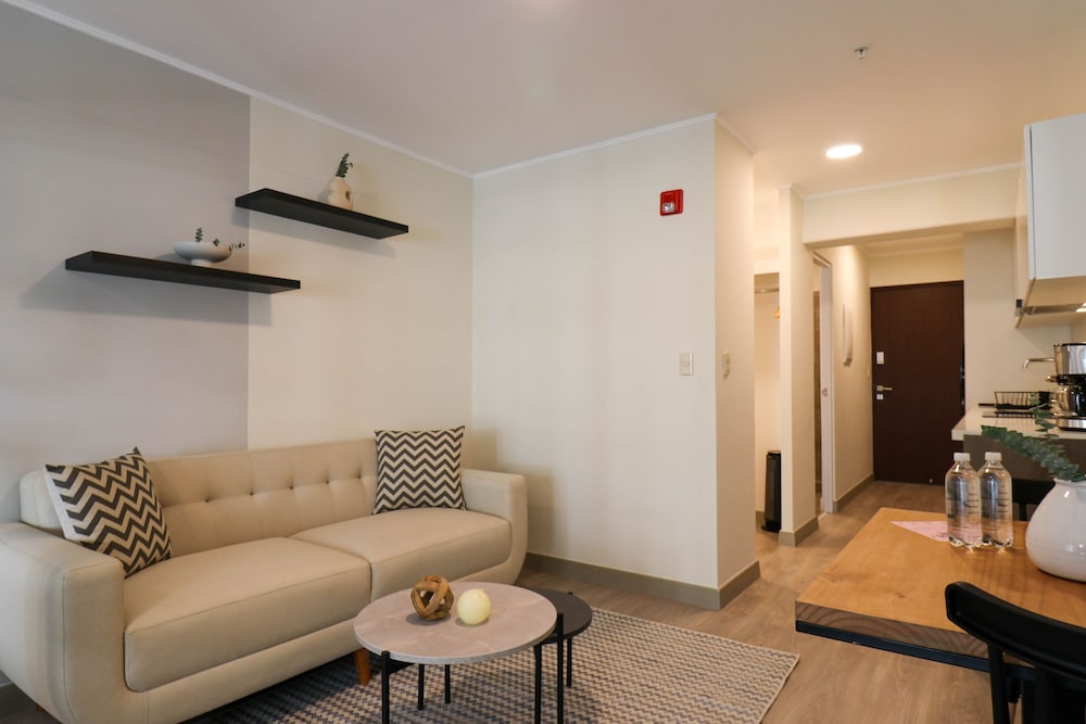 Studio (910B)