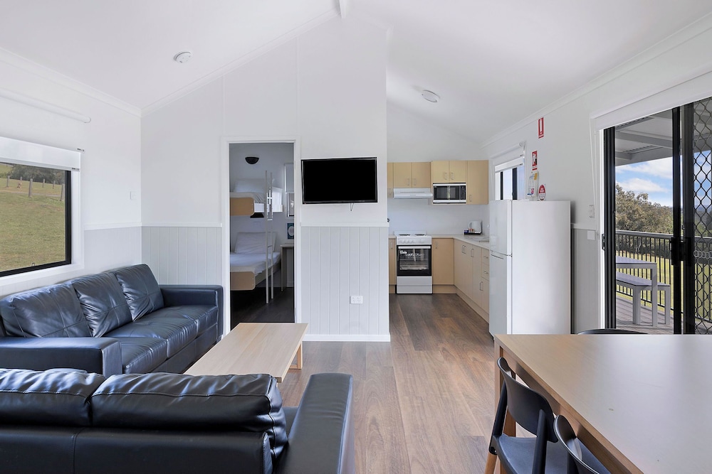 Standard Cabin - Sleeps 6 - Dog Friendly photo 3