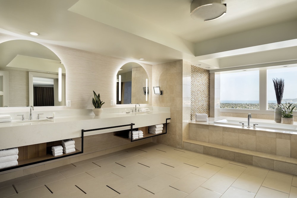 Suite, 1 Bedroom - Photo 8