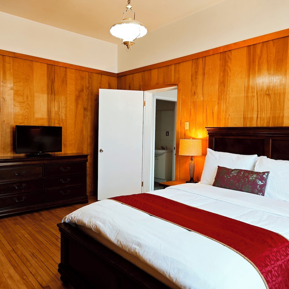 Suite, 1 Queen Bed With Sofa Bed, Kitchenette, Ground Floor photo 3