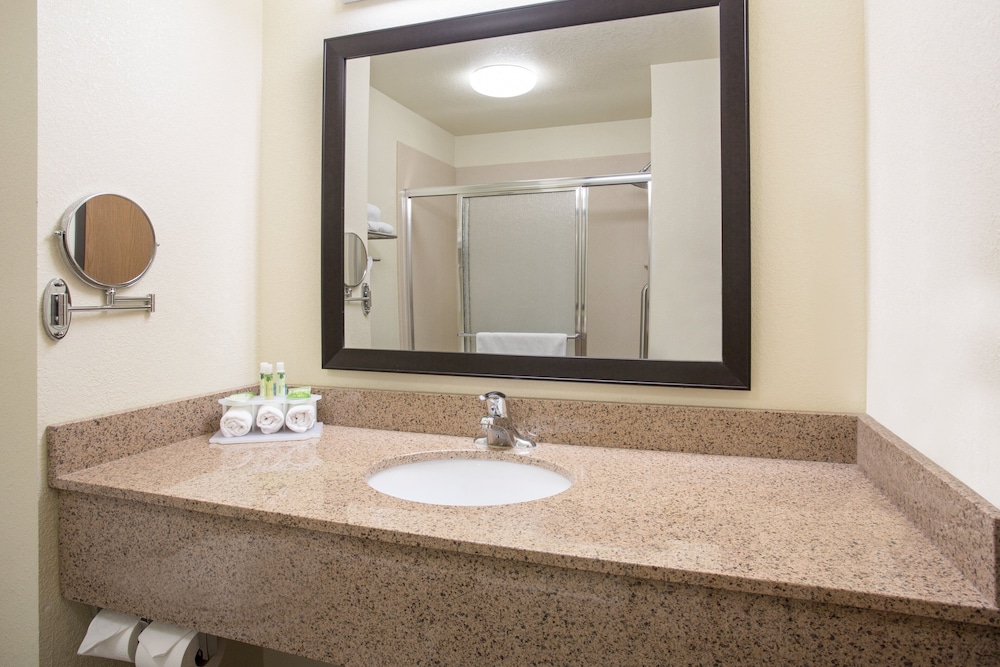 Suite, Multiple Beds - Photo 2