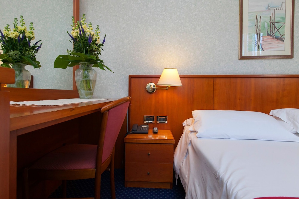 Classic Double or Twin Room photo 3