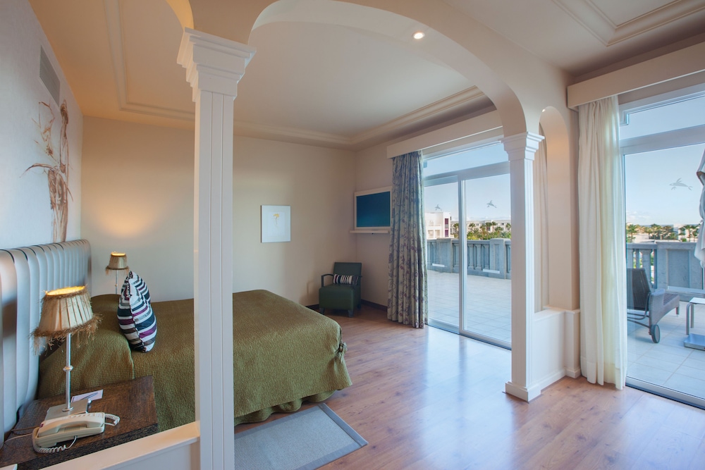 Senior Suite, Terrace (Unique) - Photo 4